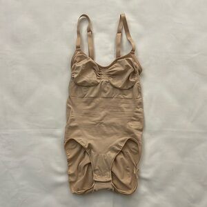 SKIMS SEAMLESS SCULPT BRIEF BODYSUIT